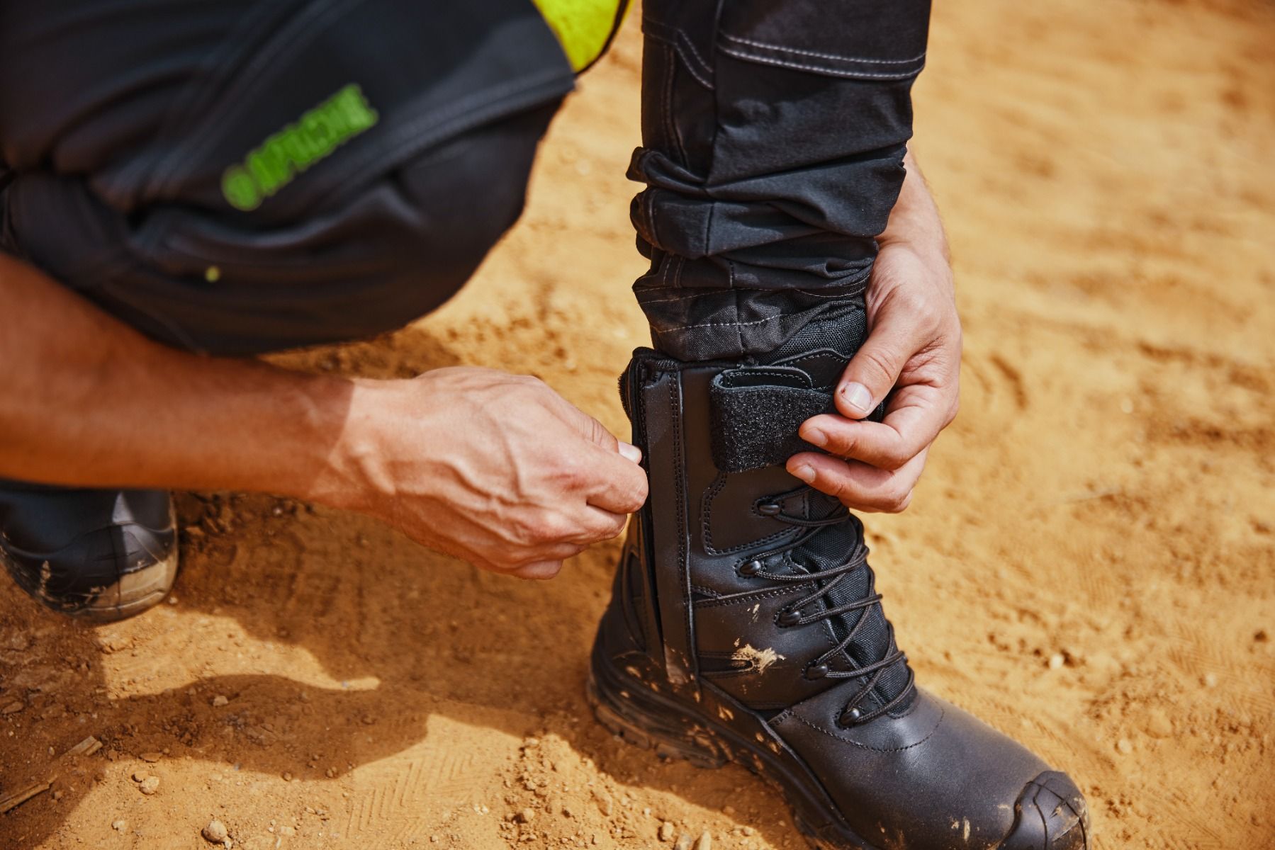 Combat High Leg Safety Boot